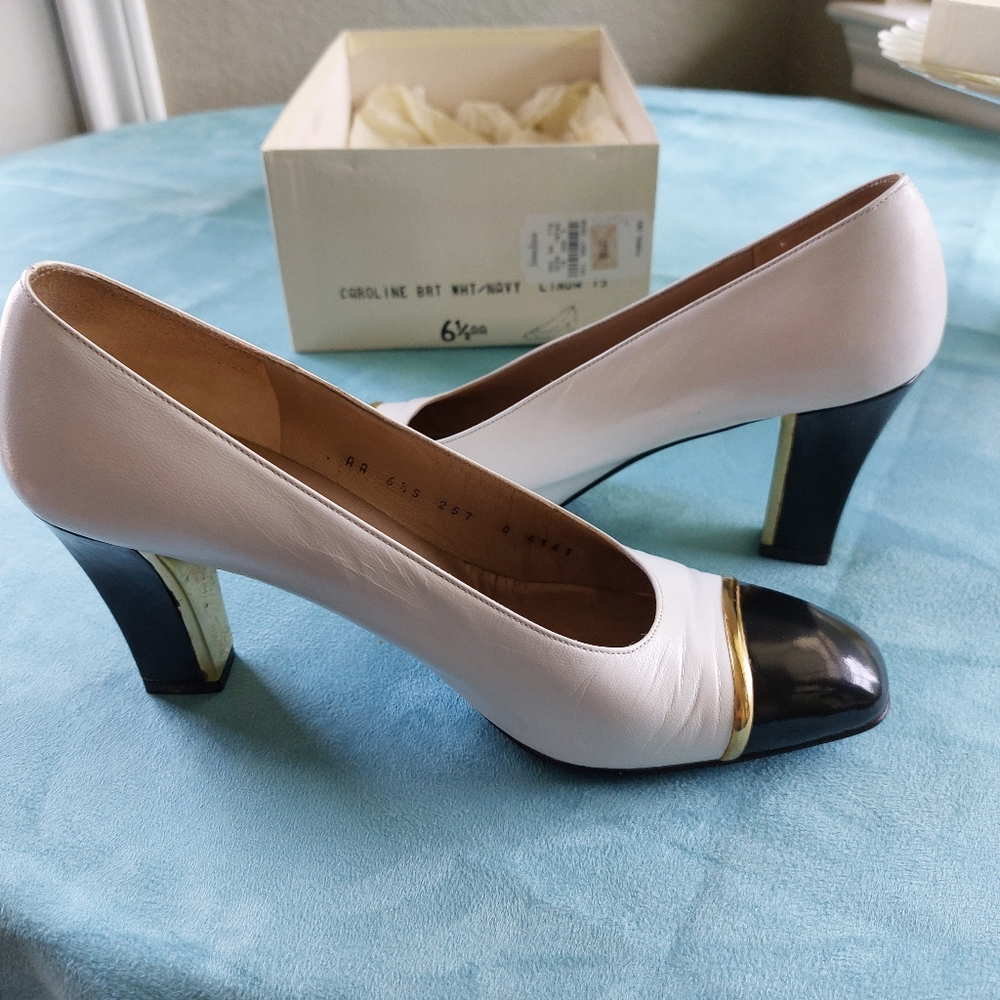 St. John Caroline White/Navy w/Goldtone Accents 3" Pumps 6-1/2 AA, Estate Items